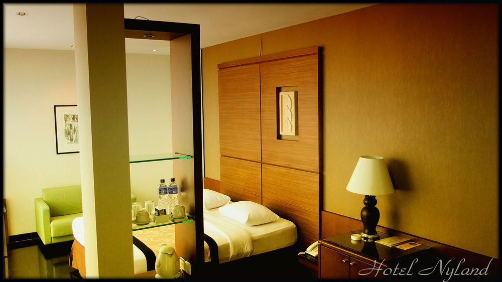 Capital O 874 Hotel Nyland Pasteur 반둥 외부 사진
