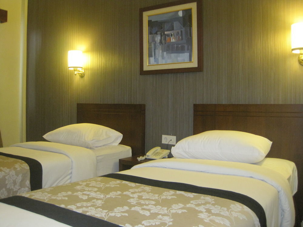 Capital O 874 Hotel Nyland Pasteur 반둥 외부 사진