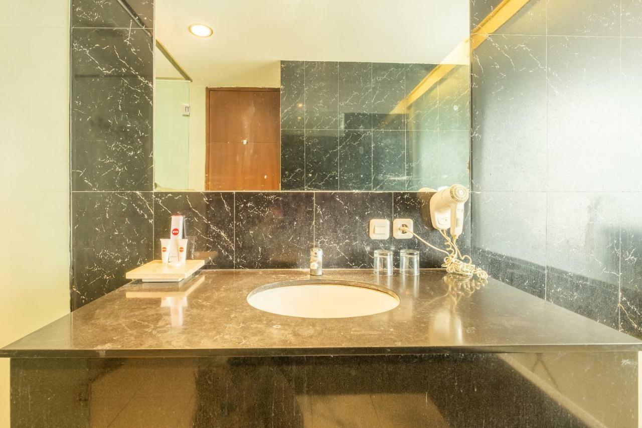 Capital O 874 Hotel Nyland Pasteur 반둥 외부 사진